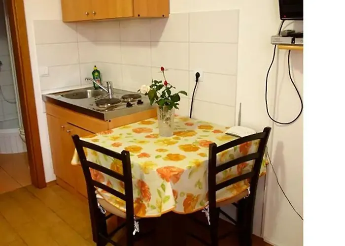 For Two Near Sea דירה מאקרסקה